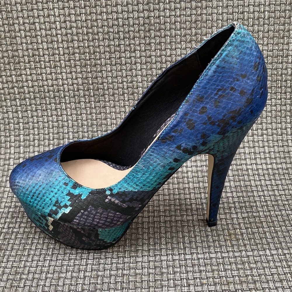 MAKE OFFER!  ANY PRICE! Fabulous Snake Look Day be London Pumps
